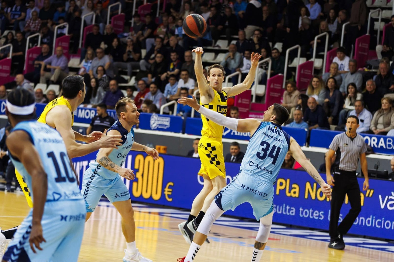 .:: com_mais_uma_bela_atuacao_de_huertas_tenerife_vence_fora_de_casa_experiente_armador_esta_bem_proximo_de_se_tornar_o_lider_de_assistencias_da_historia__63989_1_pt_022803.jpg ::.