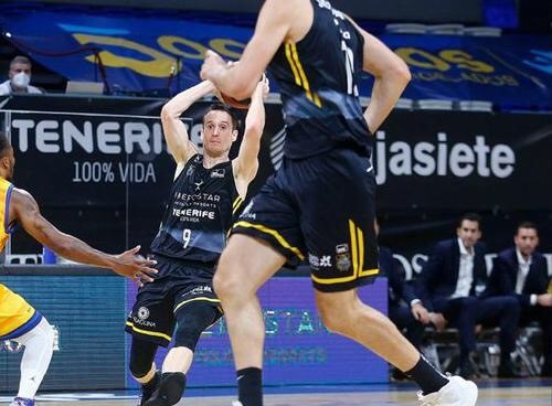 .:: em_mais_um_grande_jogo_de_huertas_tenerife_vence_o_derby_e_segue_muito_bem_na_liga_acb_49531_1_pt_092844.jpg ::.