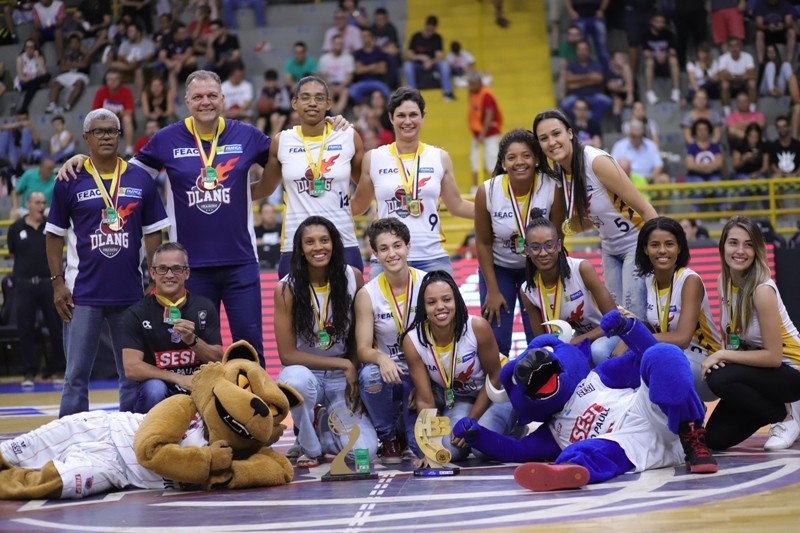 .:: feac_franca_um_ano_de_grandes_cconquistas_no_basquete_feminino_recebe_homenagem_em_jogo_do_nbb_41300_1_pt.jpg ::.