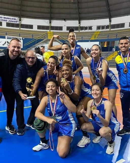.:: promissao_e_campea_invicta_do_basquete_feminino_dos_66_jogos_regionais_da_3_regiao_esportiva_64437_1_pt_120504.jpg ::.