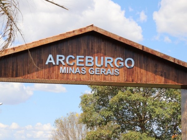 .:: arceburgo_mais_uma_cidade_nas_minhas_coberturas_contos_recolhidos20_70636.jpg ::.