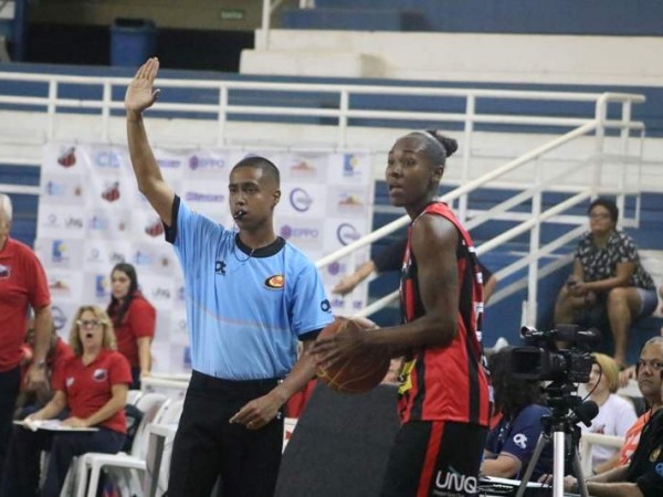 .:: faltando_5_segundos_ituano_basquete_vira_e_vence_o_santo_andre_68226.jpg ::.