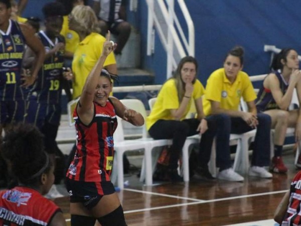 .:: faltando_5_segundos_ituano_basquete_vira_e_vence_o_santo_andre_68227.jpg ::.