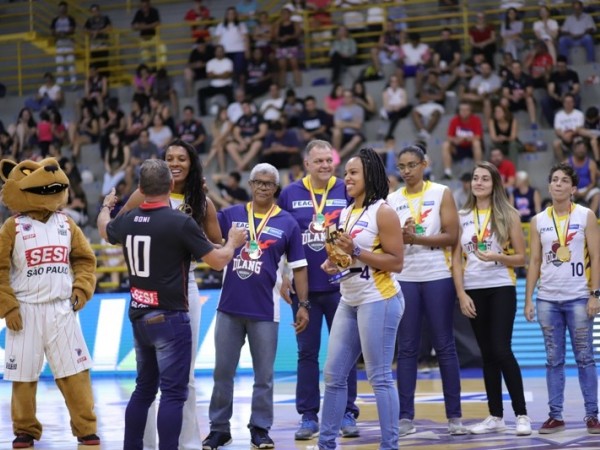 .:: feac_franca_um_ano_de_grandes_cconquistas_no_basquete_feminino_recebe_homenagem_em_jogo_do_nbb_68717.jpg ::.