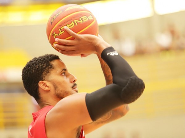 .:: franca_perde_para_o_paulistano_e_a_invencibilidade_do_nbb_68379.jpg ::.