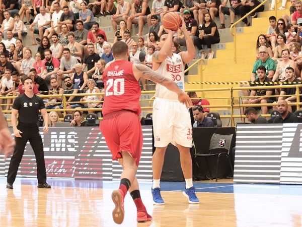 .:: franca_perde_para_o_paulistano_e_a_invencibilidade_do_nbb_68380.jpg ::.