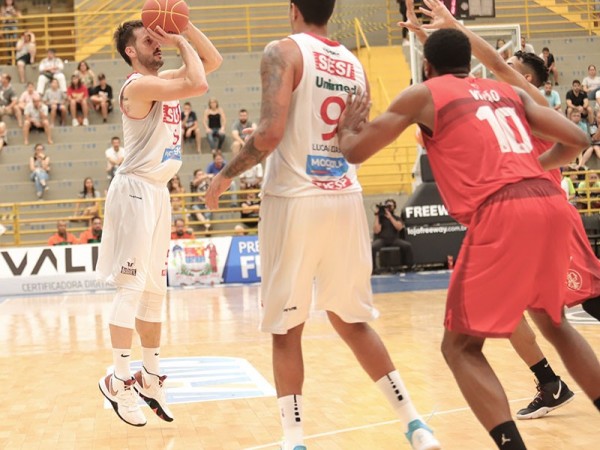 .:: franca_perde_para_o_paulistano_e_a_invencibilidade_do_nbb_68381.jpg ::.