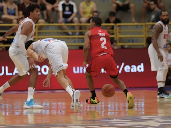 .:: franca_perde_para_o_paulistano_e_a_invencibilidade_do_nbb_68383.jpg ::.