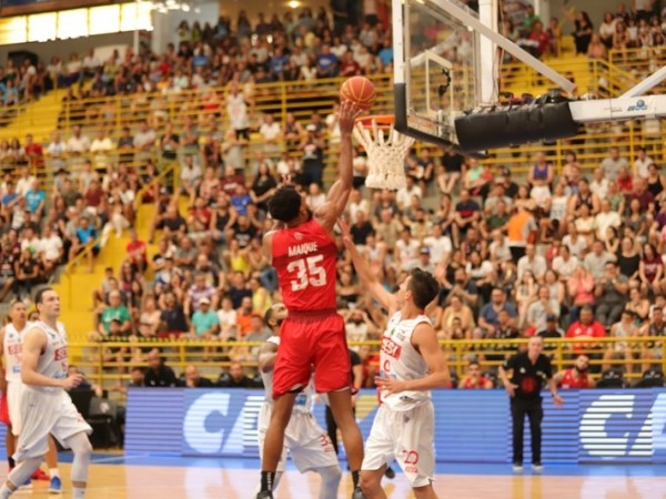 .:: franca_perde_para_o_paulistano_e_a_invencibilidade_do_nbb_68388.jpg ::.