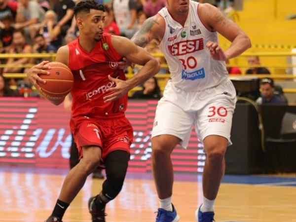 .:: franca_perde_para_o_paulistano_e_a_invencibilidade_do_nbb_68391.jpg ::.