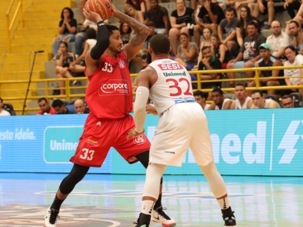 .:: franca_perde_para_o_paulistano_e_a_invencibilidade_do_nbb_68392.jpg ::.