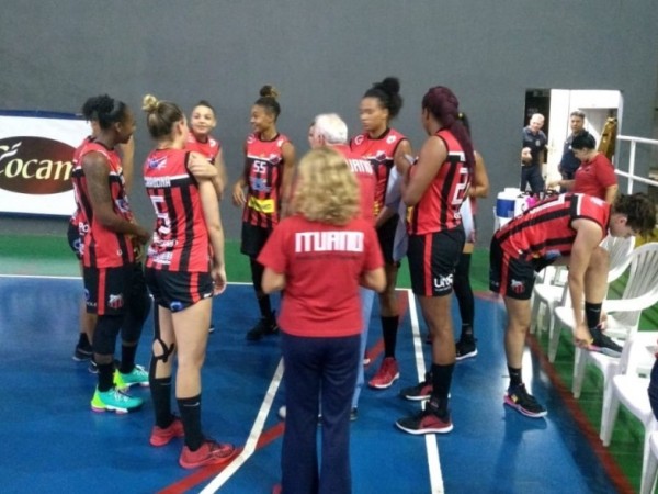 .:: lider_invicto_ituano_basquete_vence_o_catanduva_no_campeonato_paulista_68275.jpg ::.