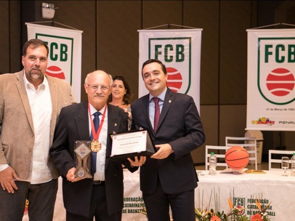 .:: reverencia_a_historia_marca_os_benemeritos_e_melhores_do_ano_2019_da_fcb_68687.jpg ::.